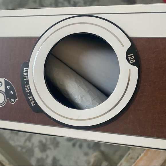 Turn your cell phone into a movie screen - Picture 1 of 4